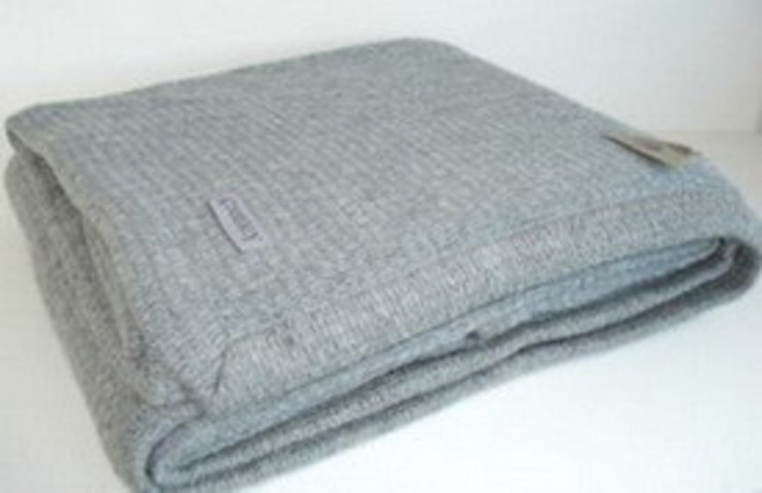 Thermacell Wool Blanket With Woven Edge for a King Single Bed image 1
